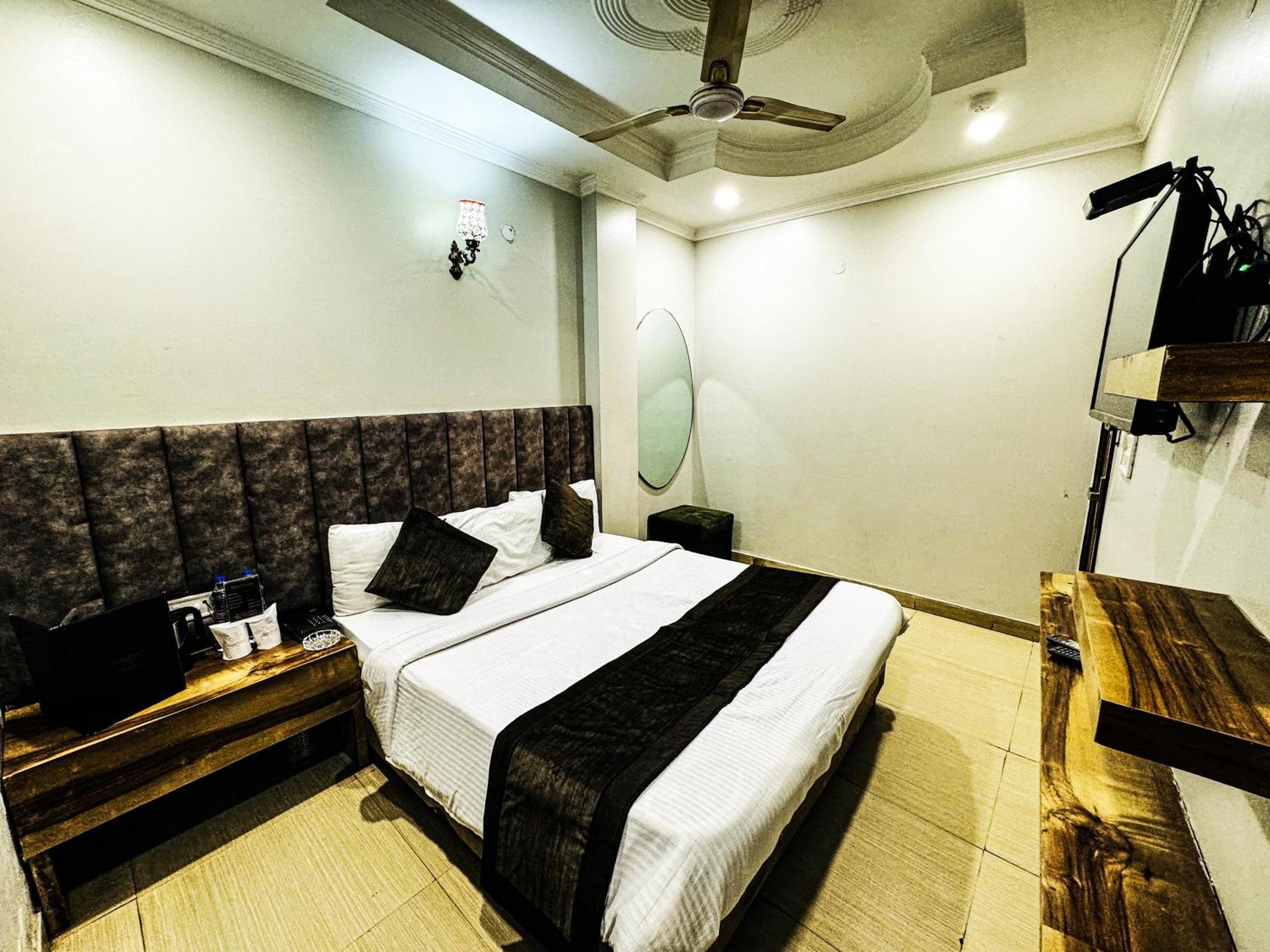 Hotel Nityaa Suites Νέο Δελχί Εξωτερικό φωτογραφία